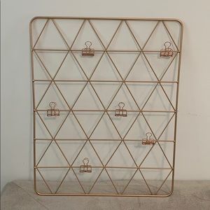 Rose Gold Wire Wall Grid